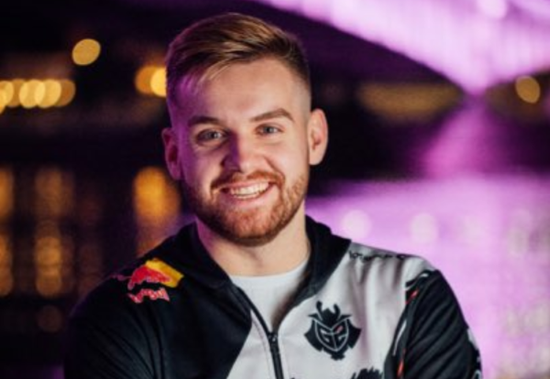 里程碑：Rookie达成LPL 900出场成就！